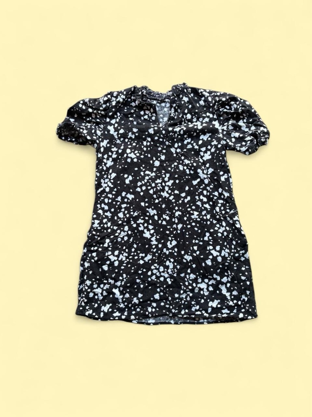 ✨who what wear Black & white speckled mini dress with ruffle sleeves, size M ✨